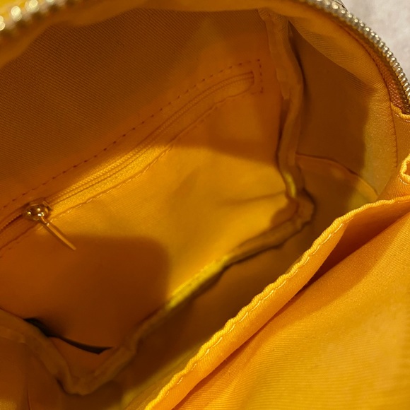 Guess Mini Backpack - brand new - Picture 2 of 3